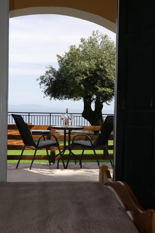 Silent Bay Apartments Katávolos 外观 照片