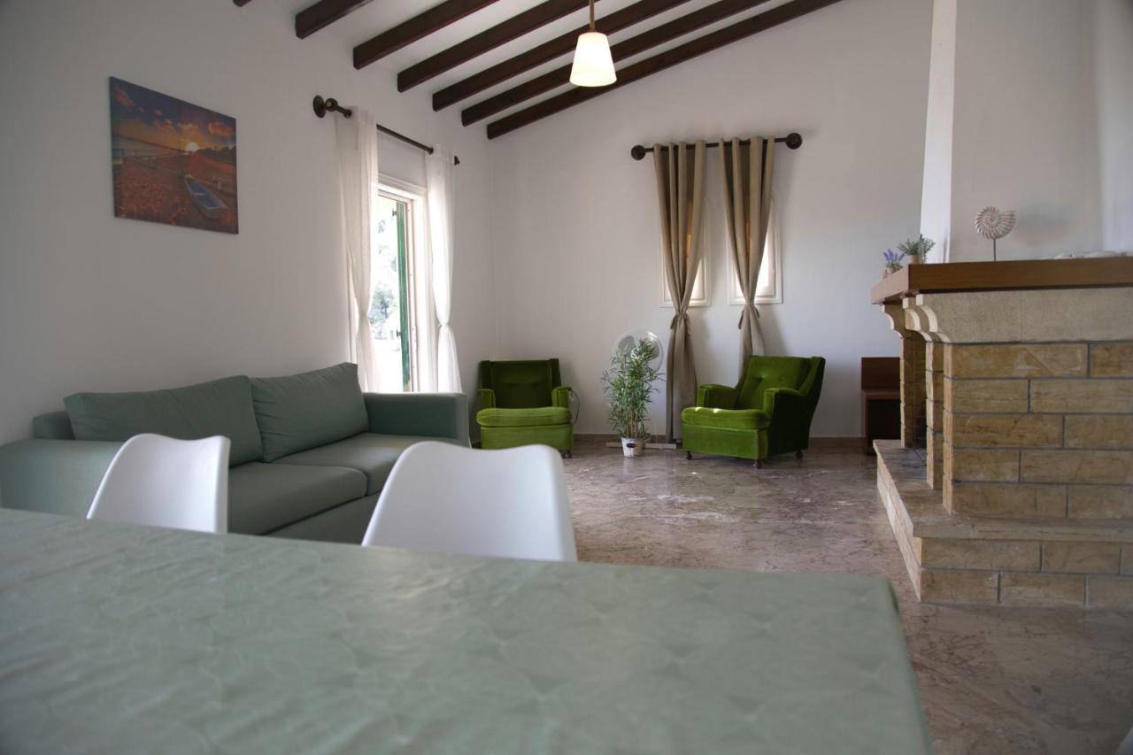 Silent Bay Apartments Katávolos 外观 照片