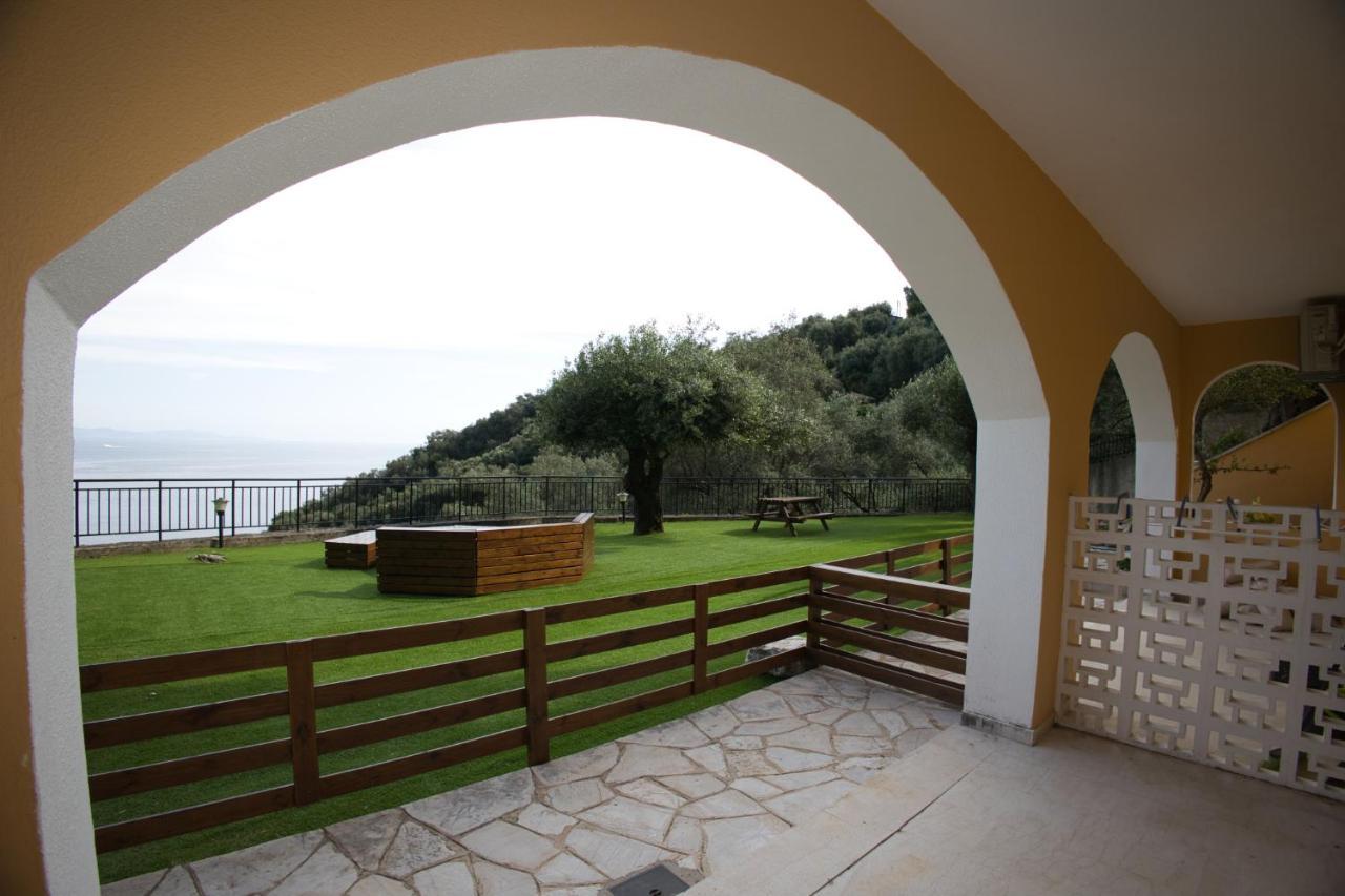 Silent Bay Apartments Katávolos 外观 照片